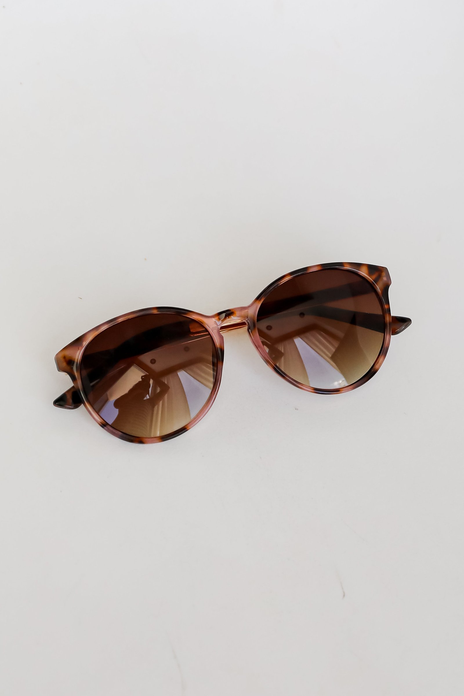 Serving Attitude Tortoise Round Sunglasses CC11