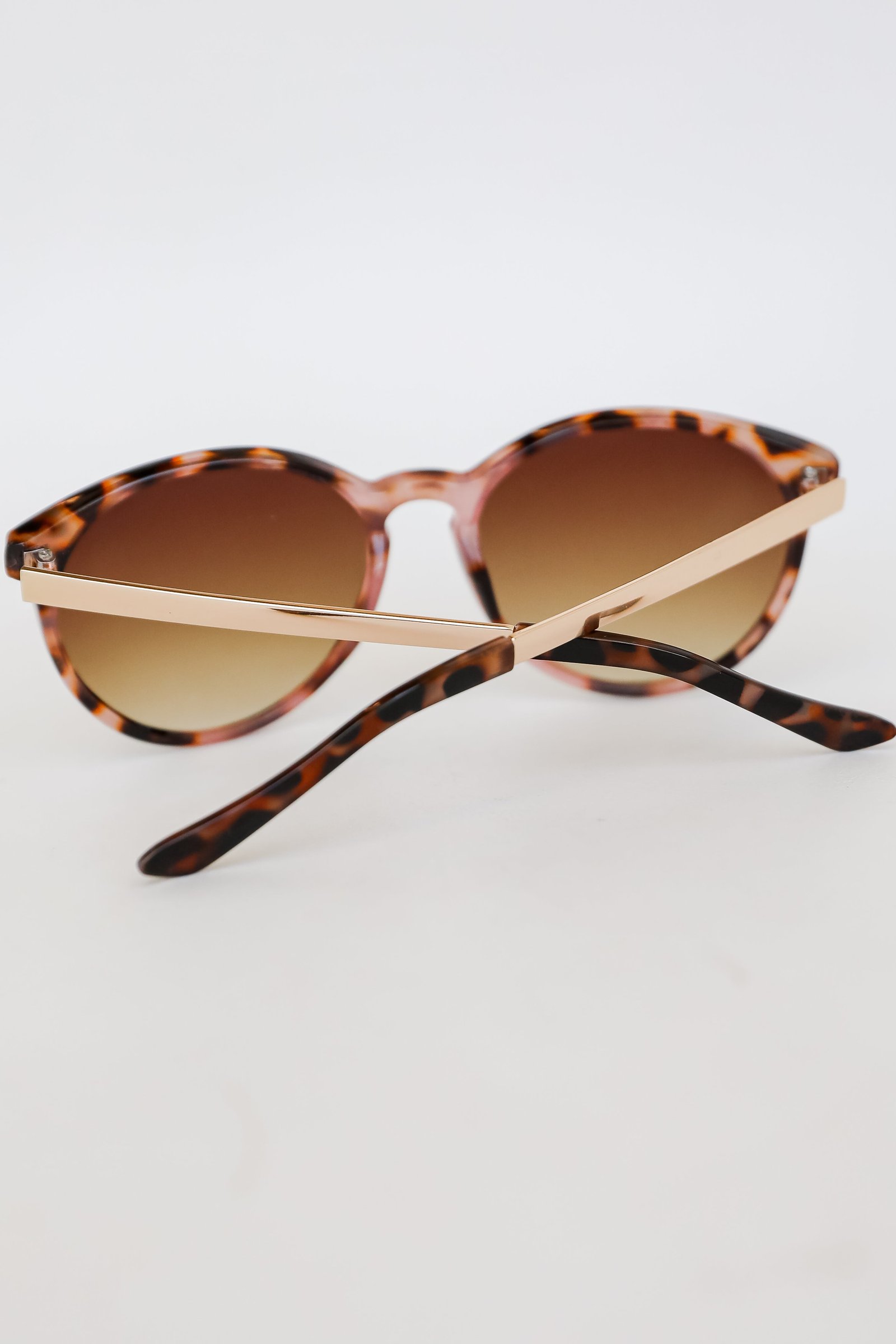 Serving Attitude Tortoise Round Sunglasses CC11